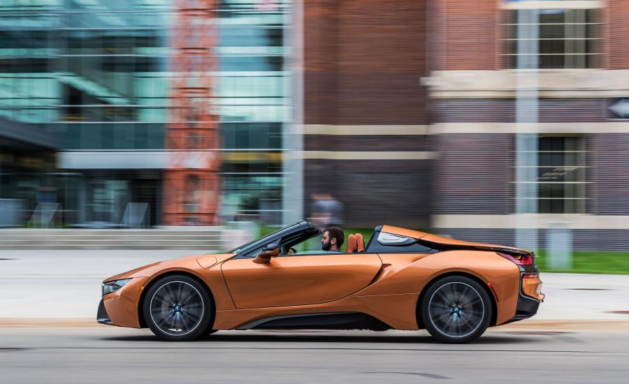  BMW i8 Roadster (I15) 2018 года  (NA) (фото 5 из 17)